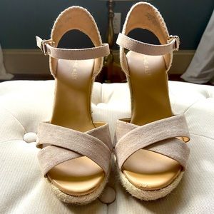 Nine West wedges. Cream color. Size 7 1/2. Like new.